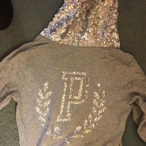 LIKE NEW. ONLY WORN 1 time.